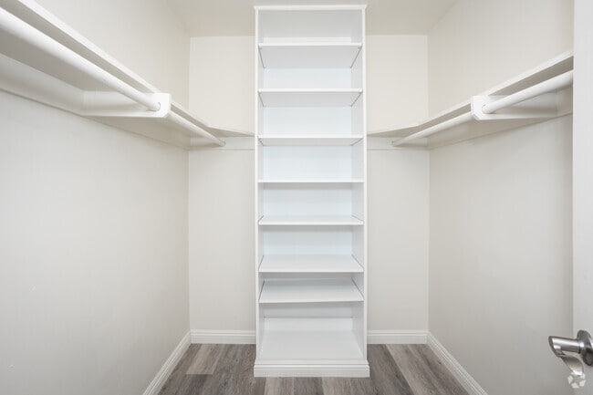 2BR, 2BA - 1,411SF - Walk-In Closet - Florentine Apartments