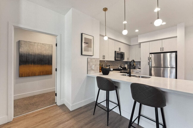 Vive Luxe, San Diego, CA, Kitchen - Vive Luxe at The Vive Collection