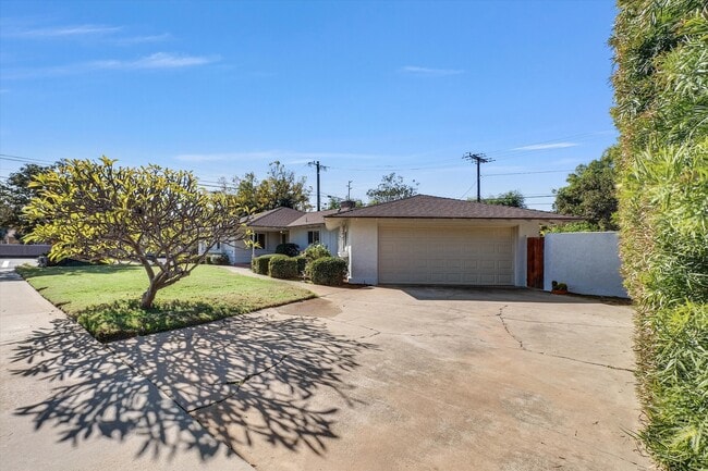 2 car garage - 13981 Brenan Way