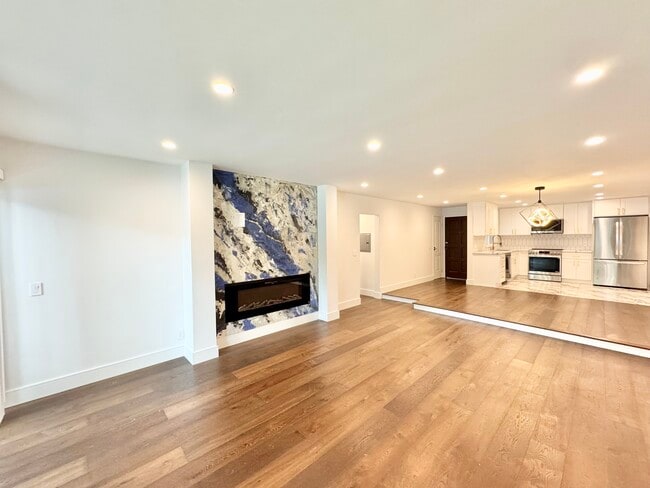 Building Photo - 1104 11th St Unit 207 Rental