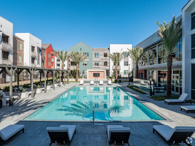 Building Photo - Norco Valley