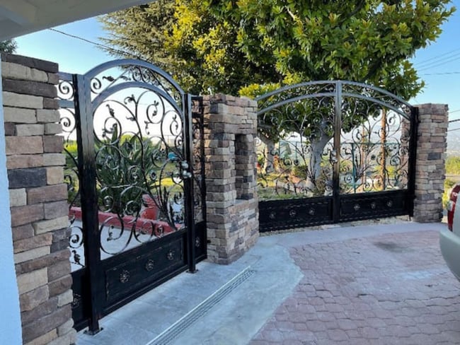 Main Entrance - 22 Cayuse Ln Unit Suite C