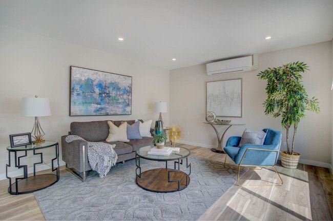 Photo - STUNNING UPGRADED UPSTAIRS 2BD/2BA UNIT IN... Unit 2049 Diamond Street
