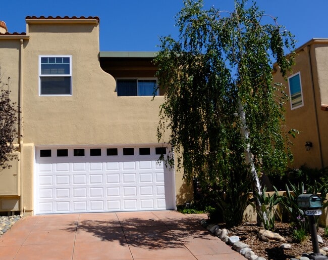 Front - 23057 Park Dulce House