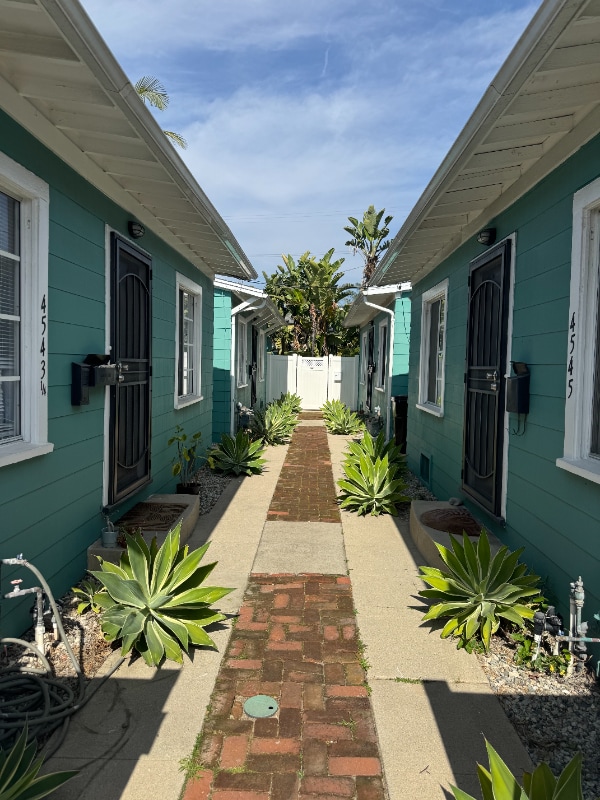 Building Photo - 4543 1/2 Alumni Ave