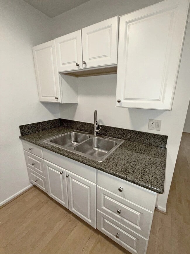 Photo - 1248 N Las Palmas Ave Unit 9