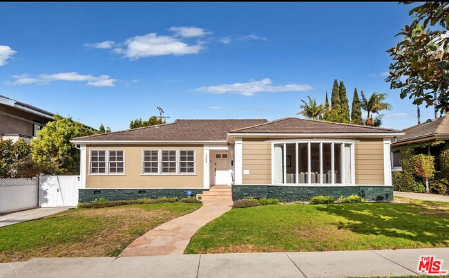 Building Photo - 9509 Cresta Dr