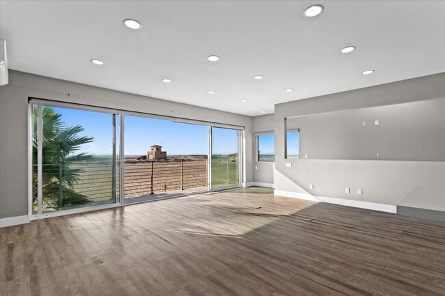 Building Photo - 6955 Trolleyway Unit B