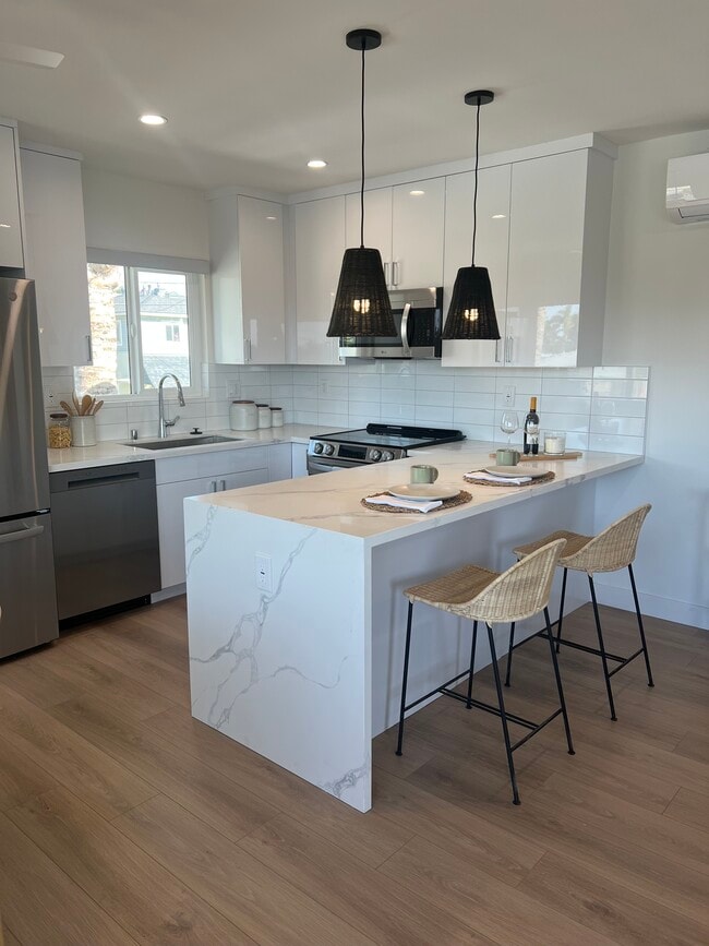 Building Photo - Pacific Apartment Homes @ 1620 E Maple