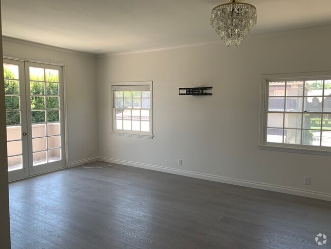 Building Photo - 532 S Irving Blvd Rental