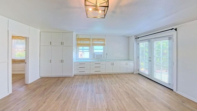 Building Photo - 630 Beverly Dr Unit Studio