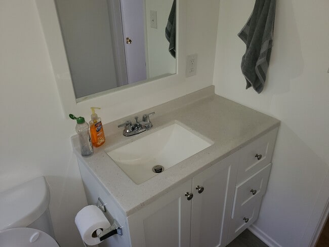 BATHROOM - 939 Palms Blvd Unit 4