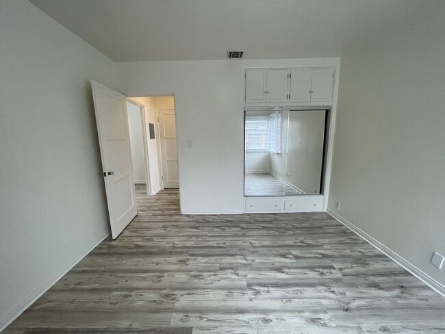 Building Photo - Bright & Spacious Unit 239 #C