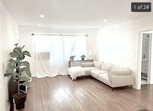 Building Photo - 916 N Sweetzer Ave