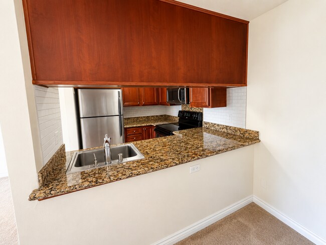 Photo - Charming 1 Bedroom Condo in Prime Hillcrest Location – Available Now! Unit 204