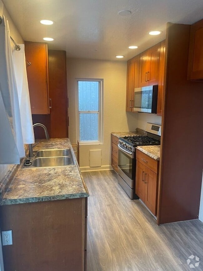 Building Photo - 1809 Huntington St Unit A Rental