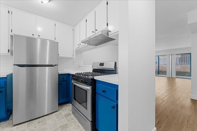 Photo - 448 W Windsor Rd Unit 02