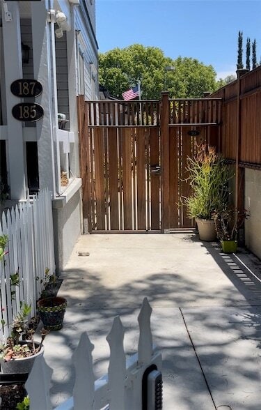 Photo - 185 N Grand St