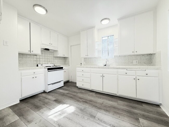 Photo - 10565 Camarillo St