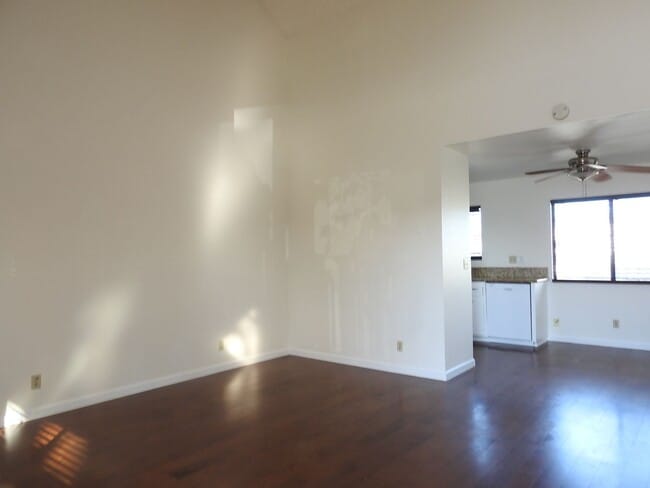 Photo - 2108garn Unit C