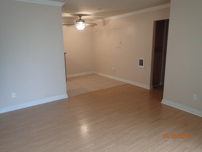 Building Photo - 2-Bed/1-Bath Condo w/Pool