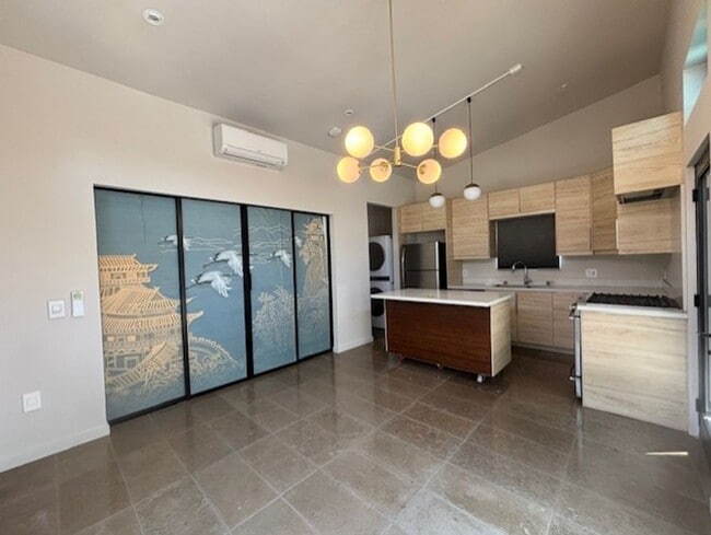 Photo - 1 Bed 1 Bath in North Hills Available Now