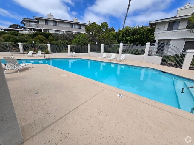 Building Photo - Spacious 4-Bedroom Townhome for Rent in De...