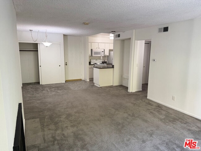 Photo - 4207 Raintree Cir