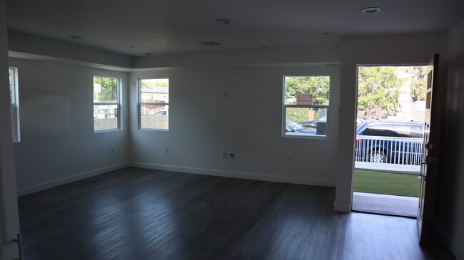 Photo - 5239 Auckland Ave Unit 1