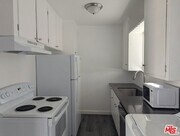 Photo - 901 W 64th St Unit 3