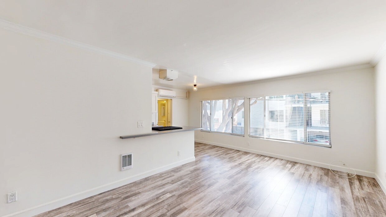 3D Tour - 802 N West Knoll Dr