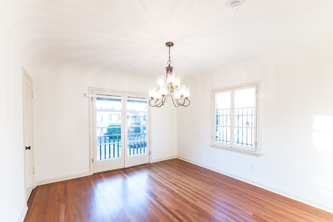 Photo - 1066 S Genesee Ave