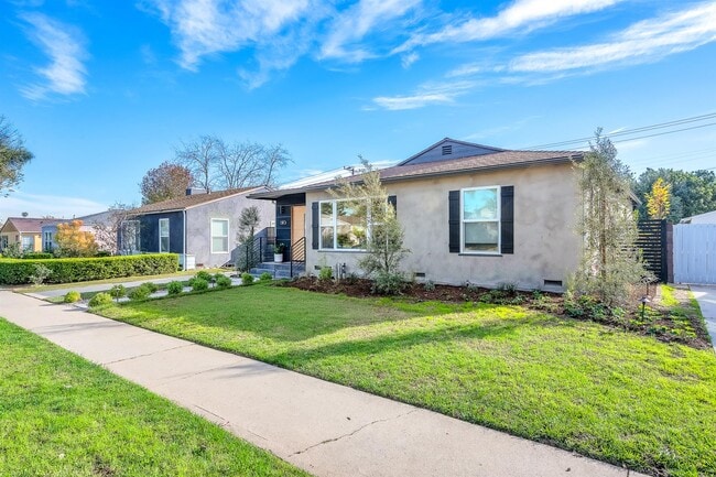 Building Photo - 616 W Ellis Ave