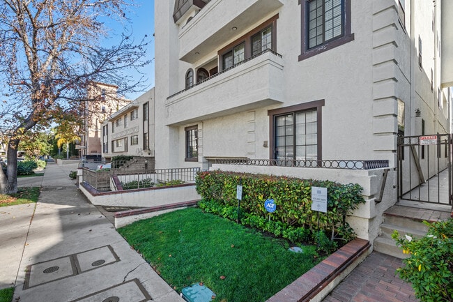 Building Photo - 432 S Hamel Rd Unit Mansour