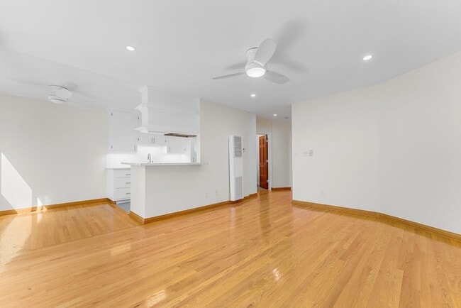 Building Photo - 1701 Washington Way Unit 02