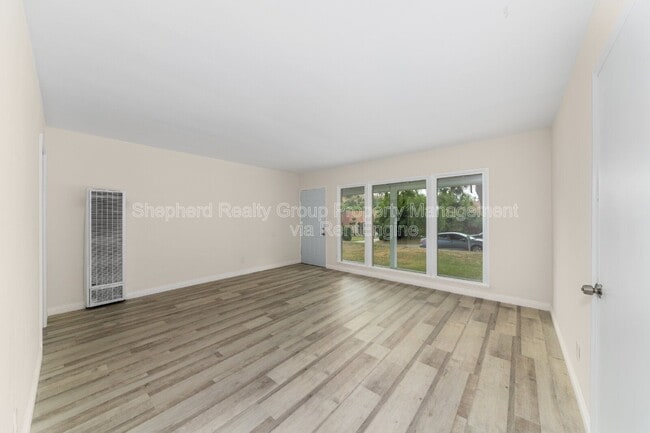 Photo - 742 W 36th St