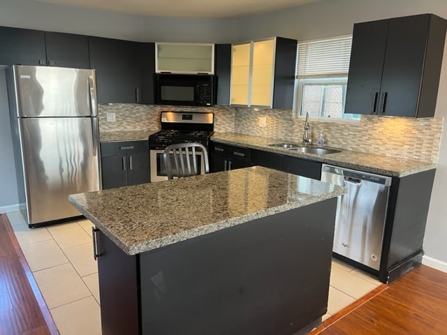 Building Photo - 2527 Union St Unit House