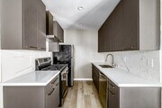 1BR, 1BA - 650SF - Kitchen - 514 S. Mariposa Ave.