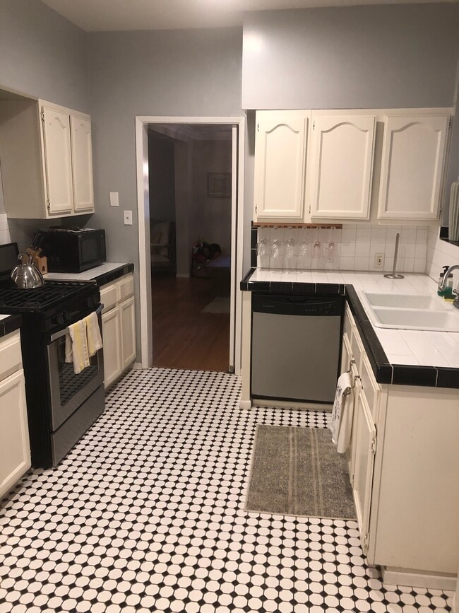 Photo - 839 N Alfred St Unit 839 Downstairs Front