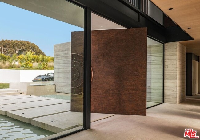 Photo - 6889 Dume Dr