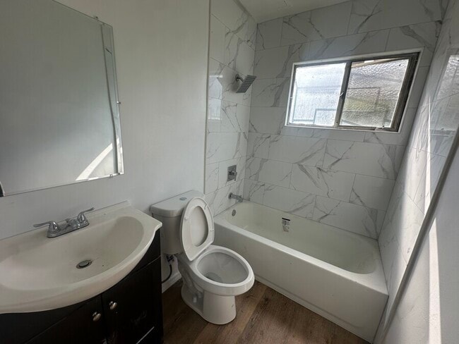 Photo - 2027 Ridgeley Dr Unit 2A