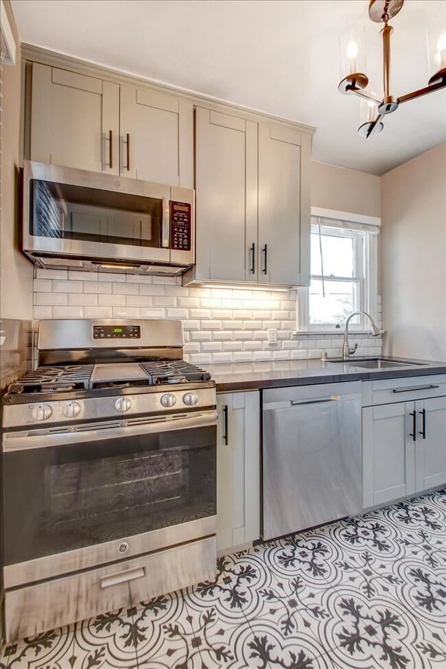 Georgia St. Triplex - Georgia St. Triplex Apartment Unit 3939 Georgia
