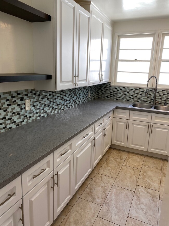 Photo - 626 Midvale Ave