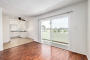 1BR, 1BA - 800SF - Dining Room - 4565 Oakwood Ave