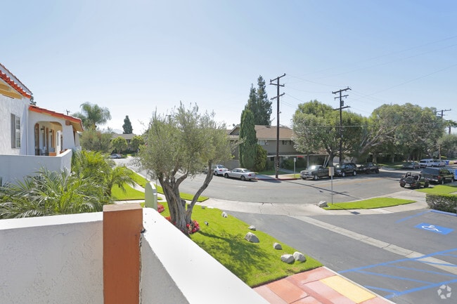 Las Casas Apartments - Las Casas Apartments