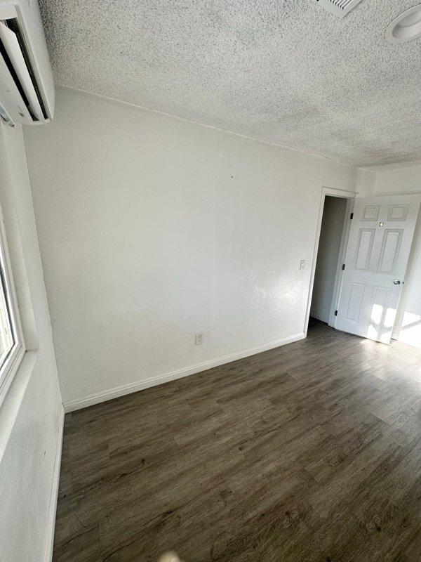 Photo - 9490 Elm Ave