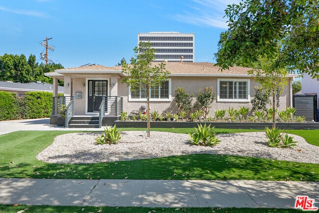 Building Photo - 21037 Costanso St Rental