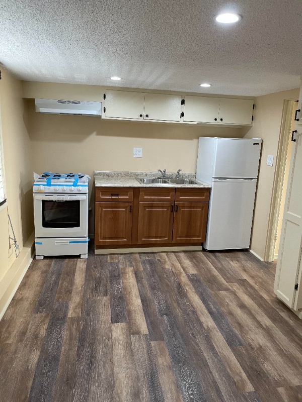 Photo - 504 W Hillsdale St