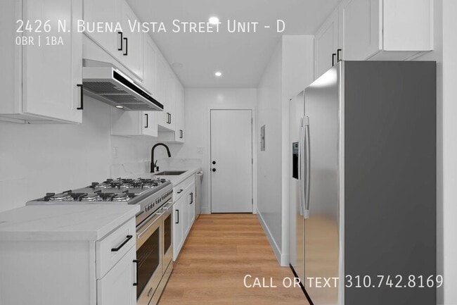 Building Photo - 2426 N Buena Vista St Unit D