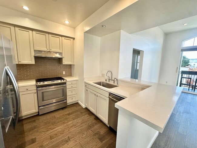 Photo - 1625 Granville Ave Unit #302